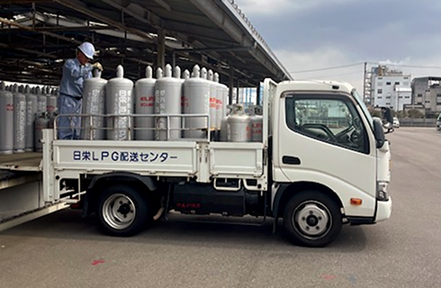 配送車での出荷の様子