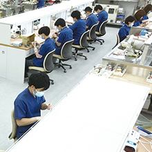 歯科技工物をつくる様子