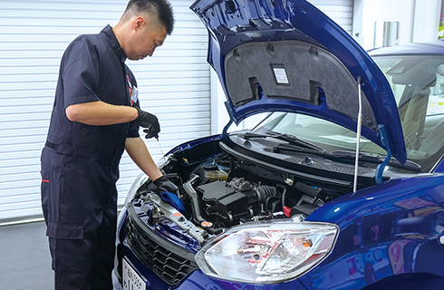 自動車の整備の様子